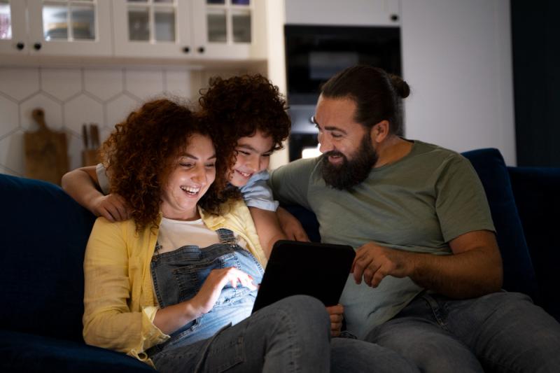Claro Fibra Para Tu Hogar: Internet De Hasta 600mb Que Transforma Tu Rutina Familiar. Imagen de Freepik.