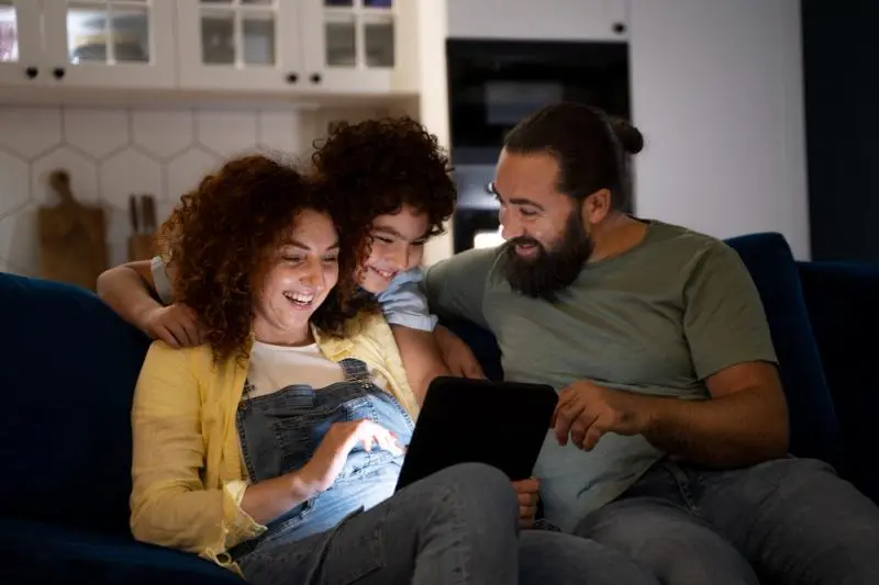 Claro Fibra Para Tu Hogar: Internet De Hasta 600mb Que Transforma Tu Rutina Familiar. Imagen de Freepik.