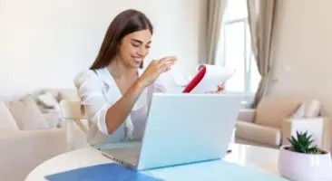 Las Ventajas De UTEL Argentina Para Quienes Quieren Un Título Internacional Sin Salir De Casa. Imagen de Freepik.