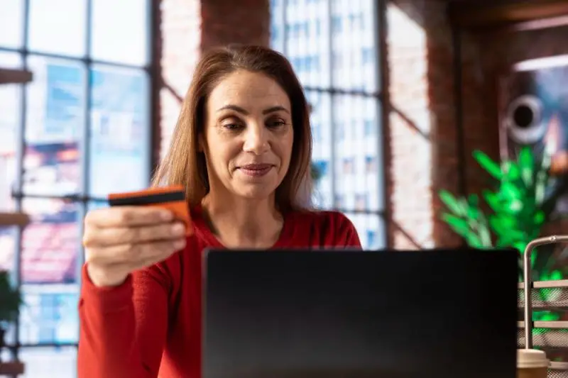 Solicitá Tu Tarjeta De Crédito BBVA 100% Online: Rápido, Seguro Y Sin Complicaciones. Imagen de Freepik.