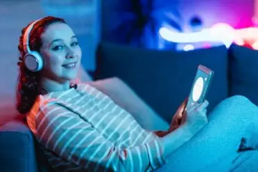 Todo En Un Clic: Descubrí Cómo Claro Transforma Tu Celular En Un Centro De Entretenimiento. Imagen de Freepik.